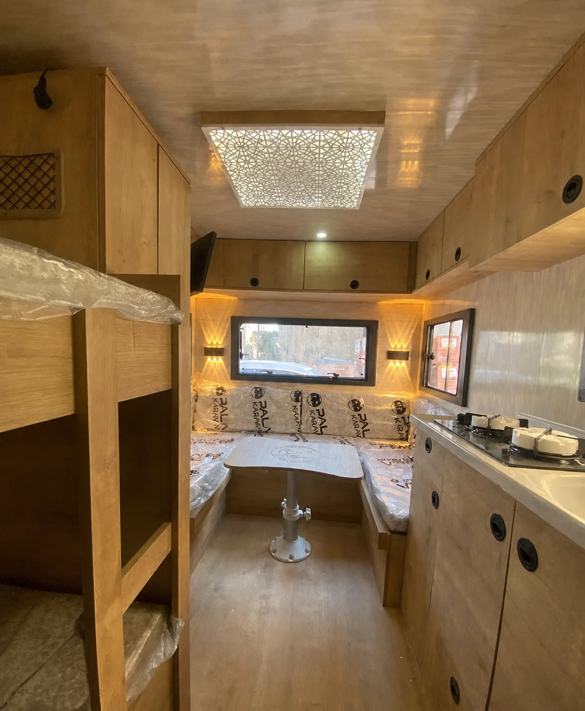 Çekme karavan - İç mekân koridor görünümü - Batı Rent A Car İzmir