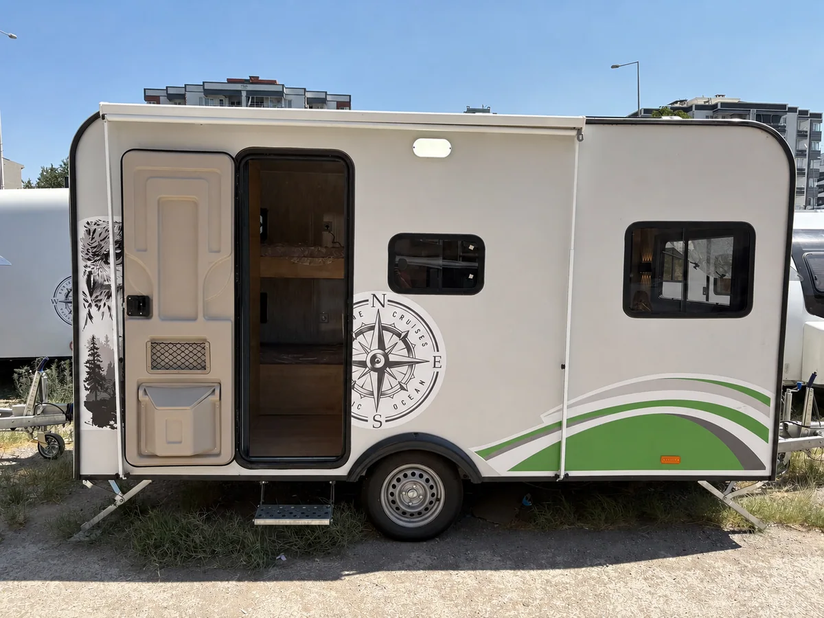Çekme karavan - Sağ yan dış görünüm - Batı Rent A Car İzmir