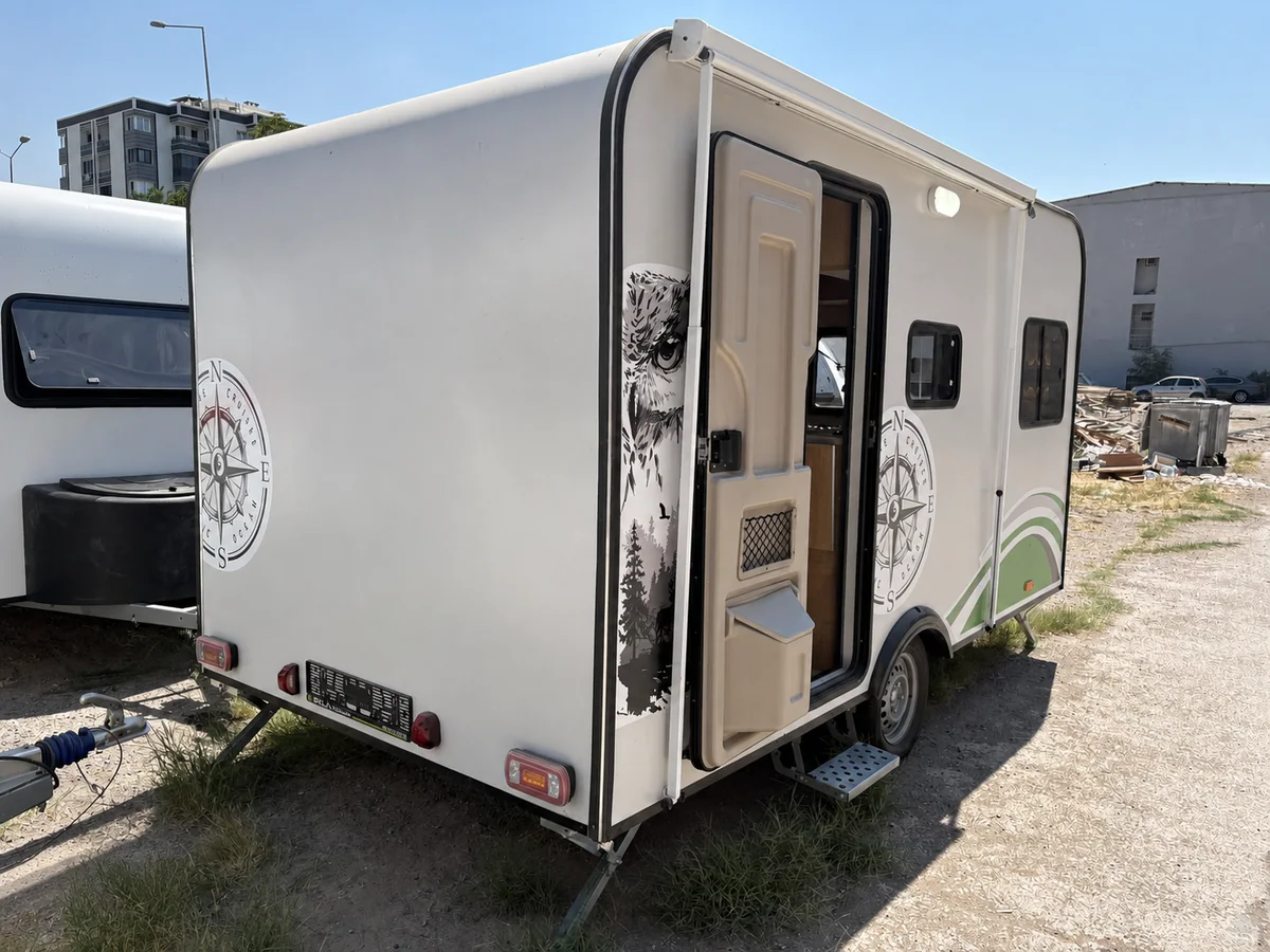 Çekme karavan - Arka yan dış görünüm - Batı Rent A Car İzmir