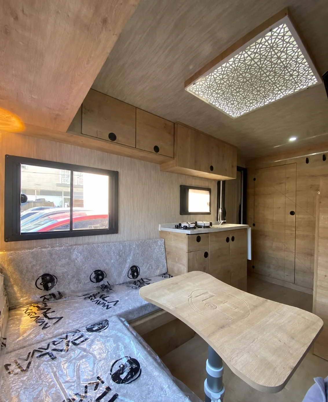 Çekme karavan - Oturma alanı ikinci açı - Batı Rent A Car İzmir