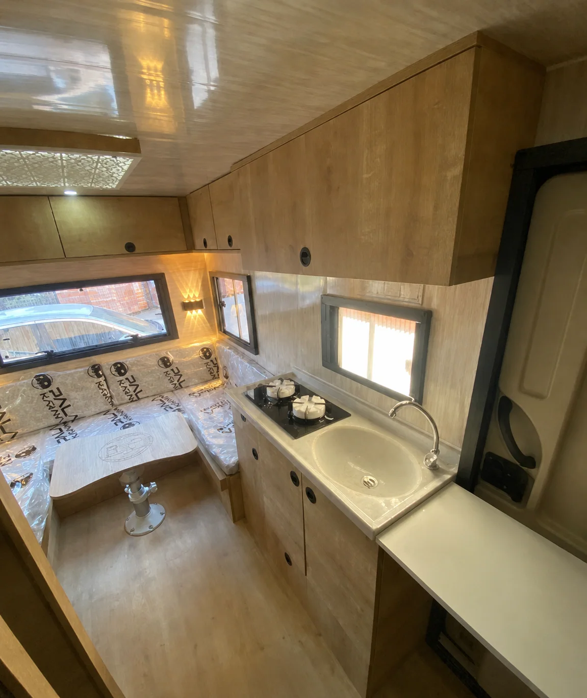 Çekme karavan - Mutfak ikinci açı - Batı Rent A Car İzmir