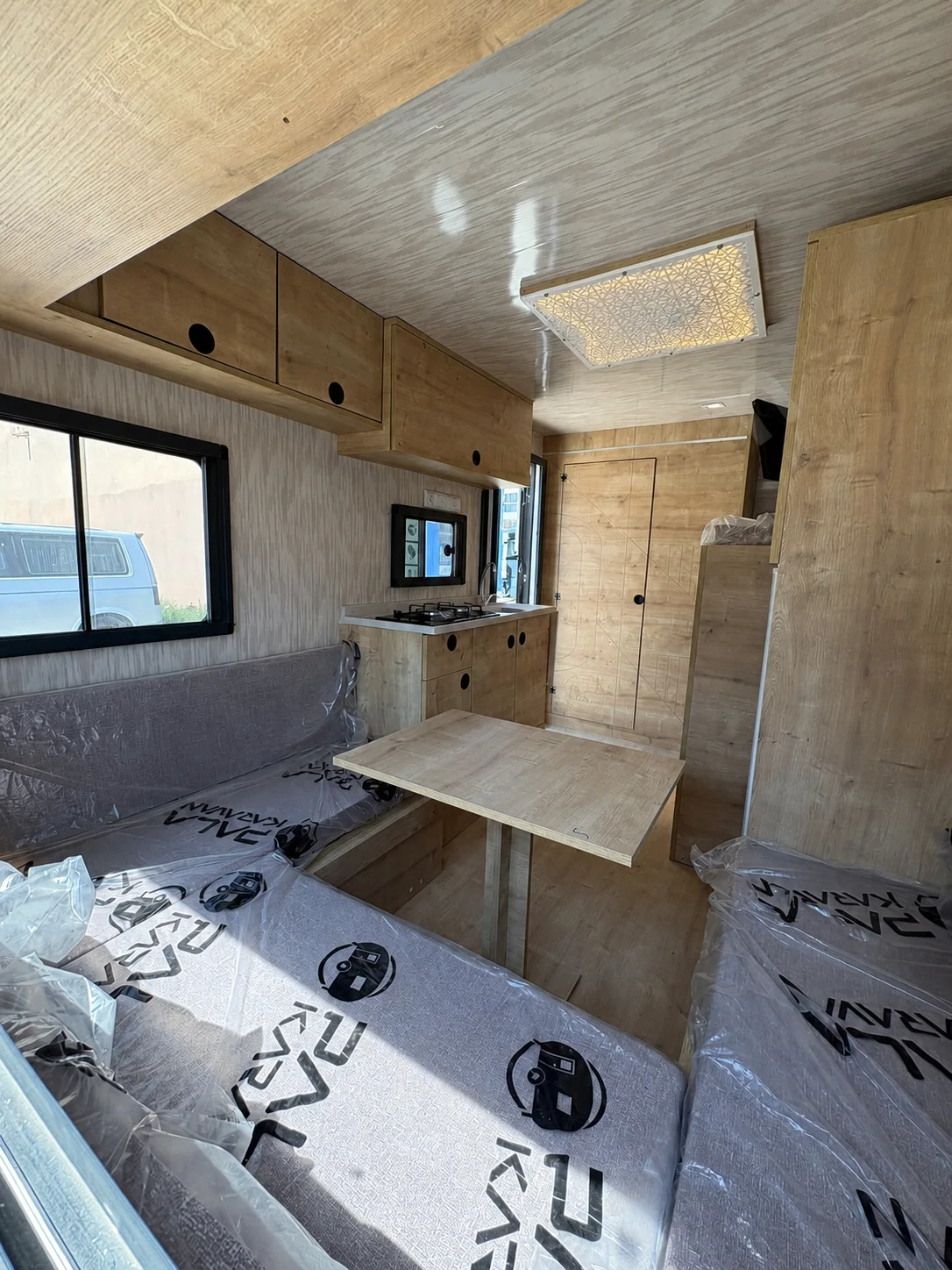 Çekme karavan - Masa ve yaşam alanı - Batı Rent A Car İzmir