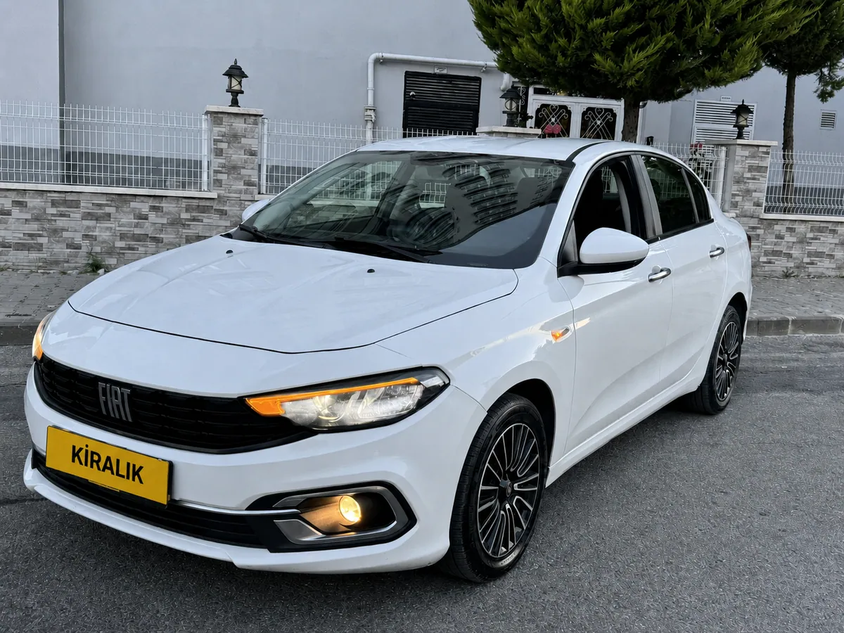 Fiat Egea önden üç çeyrek görünüm - Batı Rent A Car İzmir