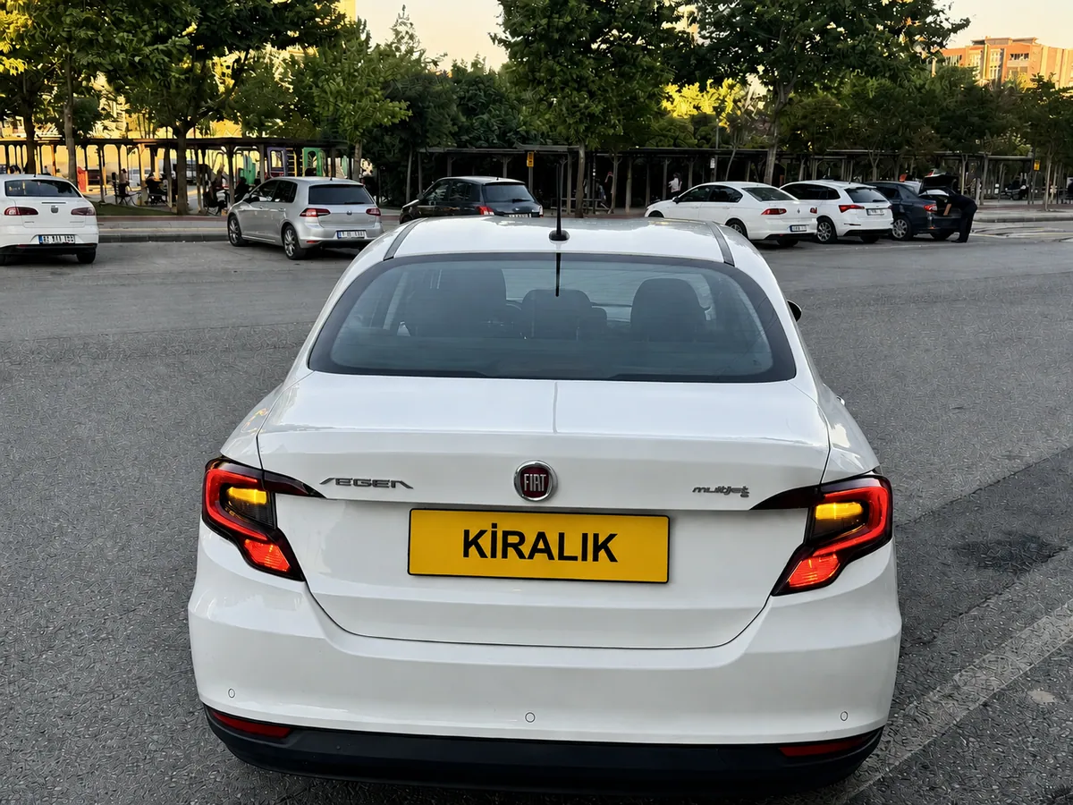 Fiat Egea arkadan görünüm - Batı Rent A Car İzmir