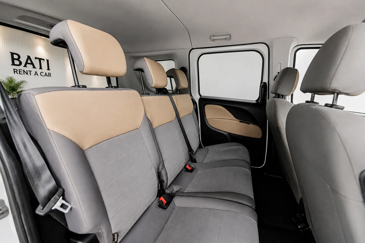 Fiat Doblo - Arka koltuk alanı - Batı Rent A Car İzmir