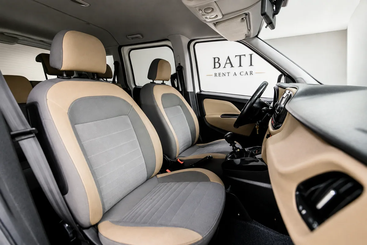 Fiat Doblo - Ön koltuklar ikinci açı - Batı Rent A Car İzmir