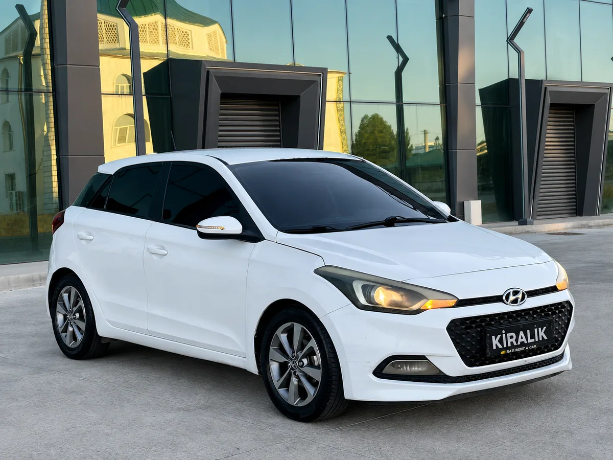 Hyundai i20 - Ön üç çeyrek geniş görünüm - Batı Rent A Car İzmir