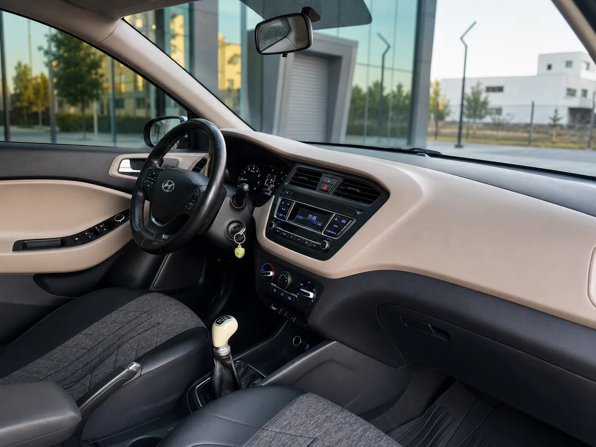 Hyundai i20 - Ön yolcu ve kokpit - Batı Rent A Car İzmir