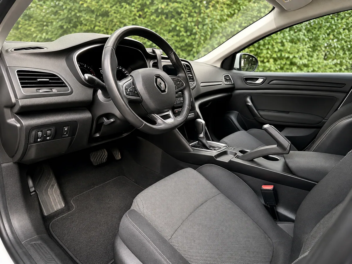 Renault Megane - Sürücü alanı - Batı Rent A Car İzmir