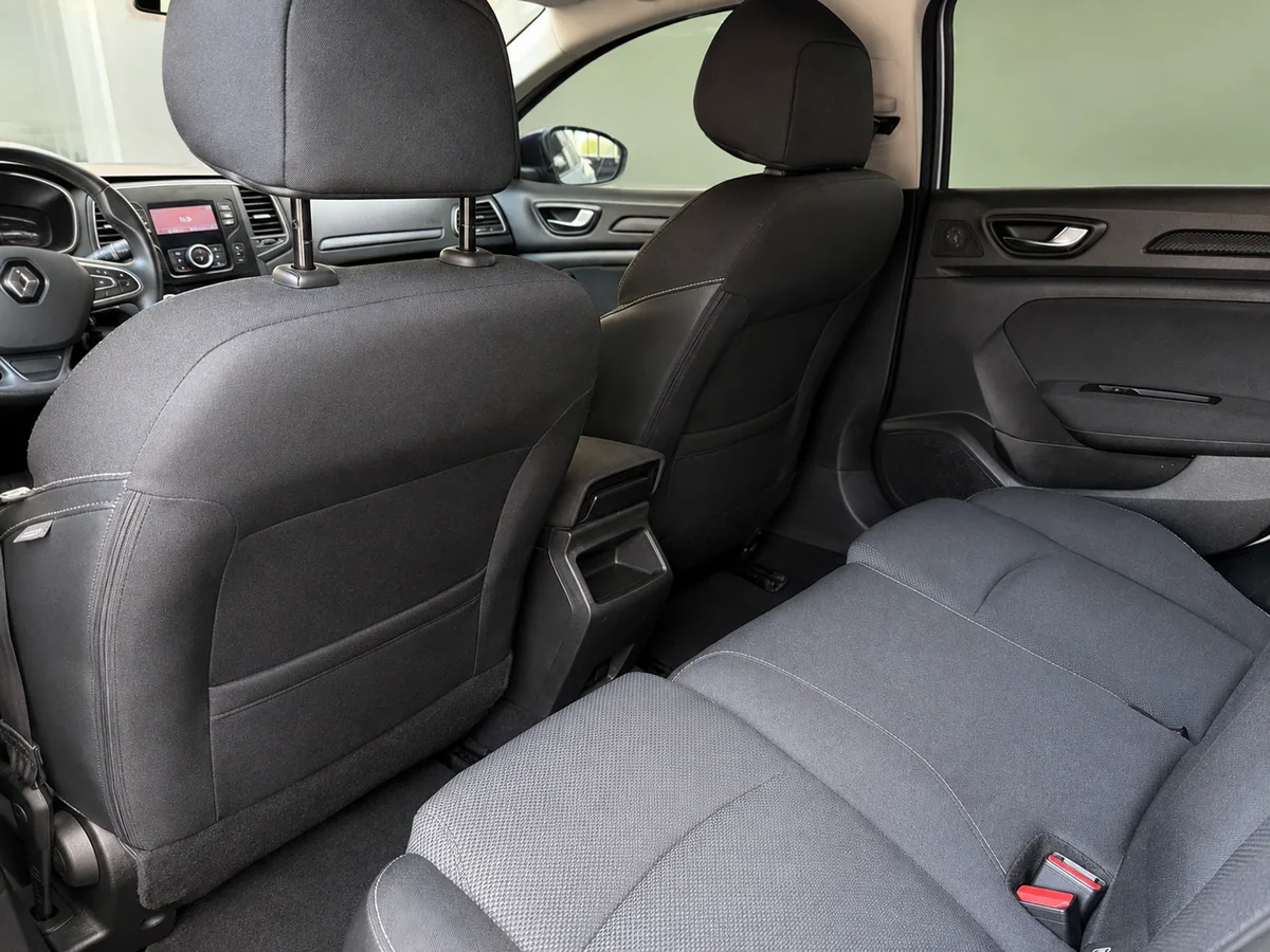 Renault Megane - Arka koltuklar - Batı Rent A Car İzmir