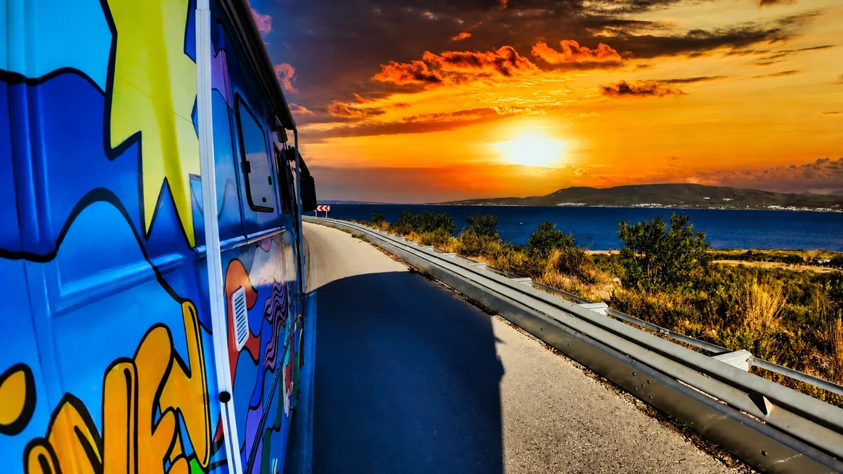 Yürüyen Yuva motokaravan - Yolculuk dış detay - Batı Rent A Car İzmir