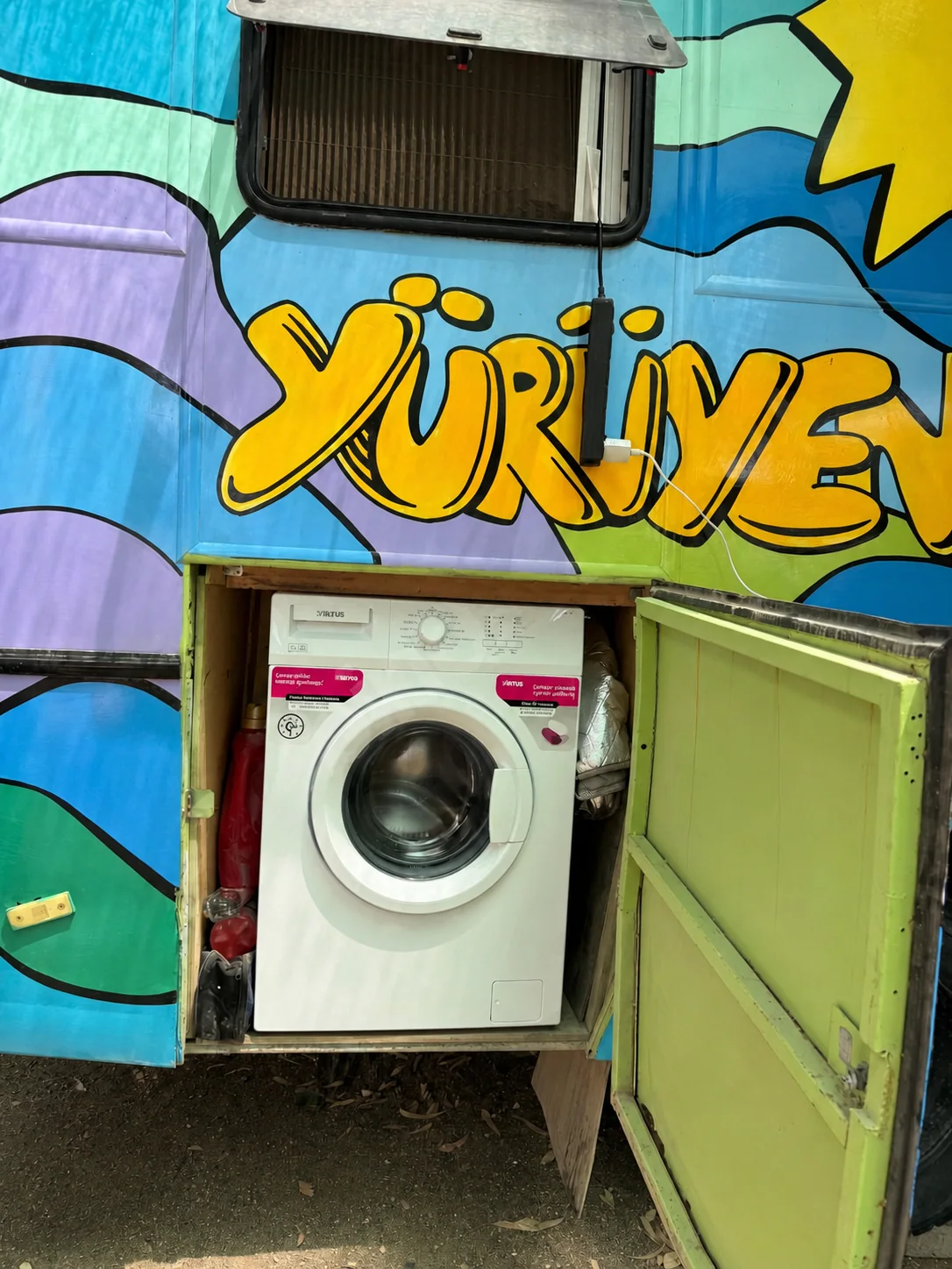 Yürüyen Yuva motokaravan - Dış servis detayı - Batı Rent A Car İzmir