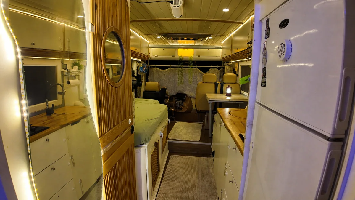 Yürüyen Yuva motokaravan - Koridor genel görünüm - Batı Rent A Car İzmir
