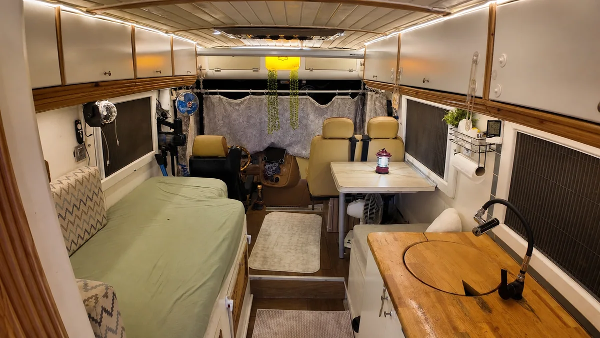 Yürüyen Yuva motokaravan - Yaşam alanı genel görünüm - Batı Rent A Car İzmir