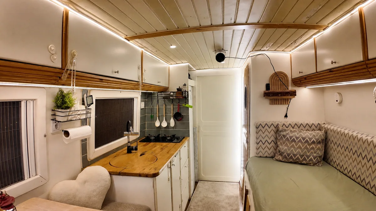 Yürüyen Yuva motokaravan - Arka yatak alanı - Batı Rent A Car İzmir
